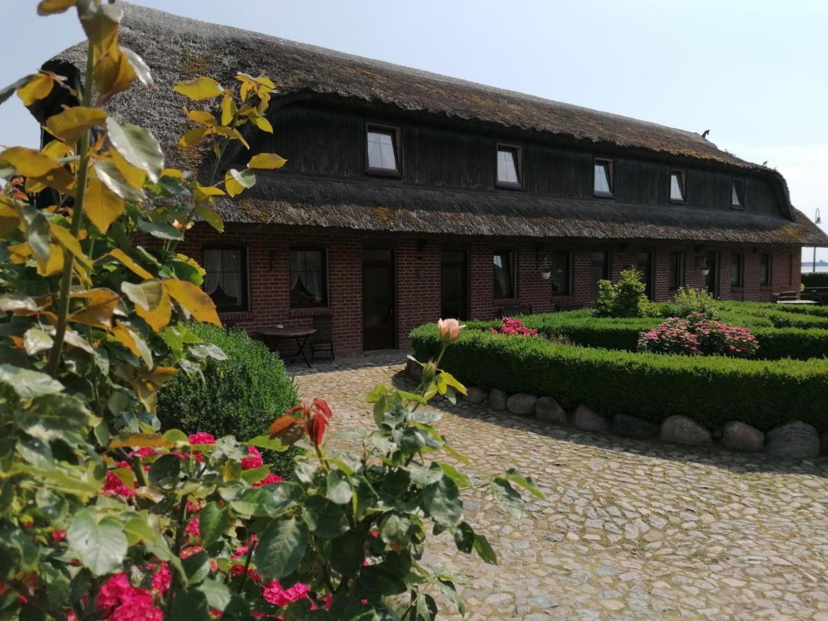 Gasthof-Ferienwohnungen-Kliesow'S Reuse Alt Reddevitz エクステリア 写真
